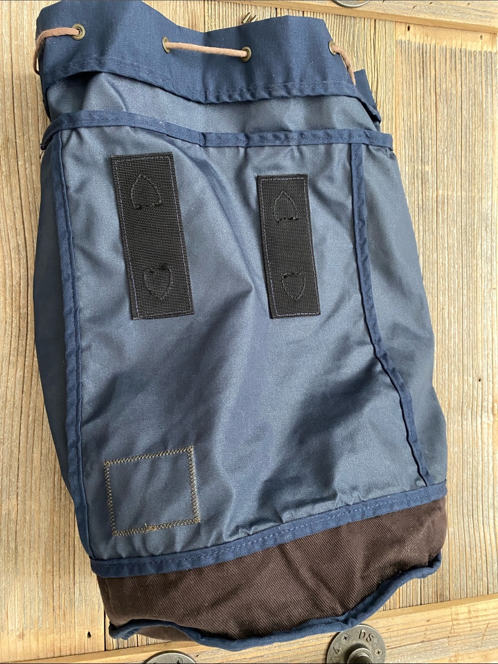 Filson Alaska Outfitters Blue/Brown Drawstring Backpack. - Picture 3 of 13